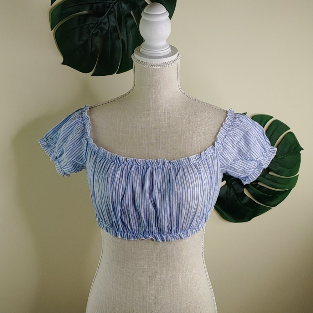 🌿By the way.🌿 Striped crop top ruffled